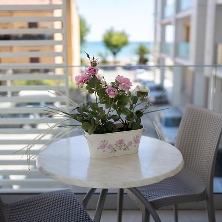 Hotel Petite Fleur Alba Adriatica Exteriér fotografie