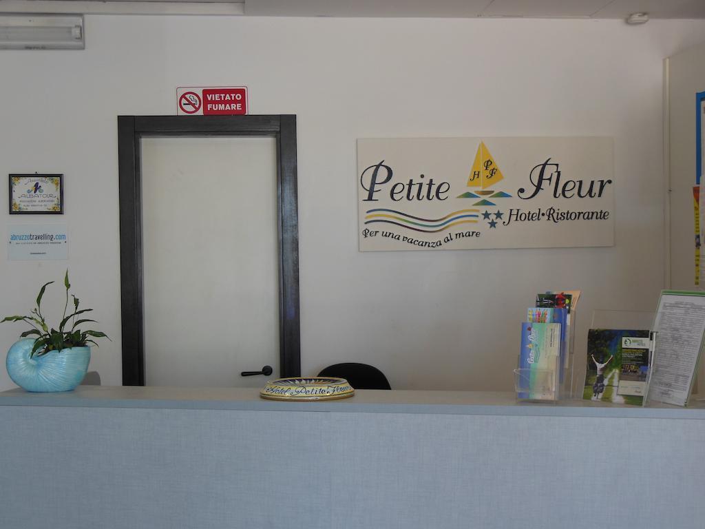 Hotel Petite Fleur Alba Adriatica Exteriér fotografie