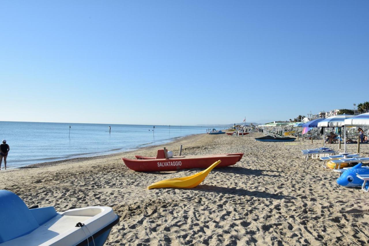 Hotel Petite Fleur Alba Adriatica Exteriér fotografie