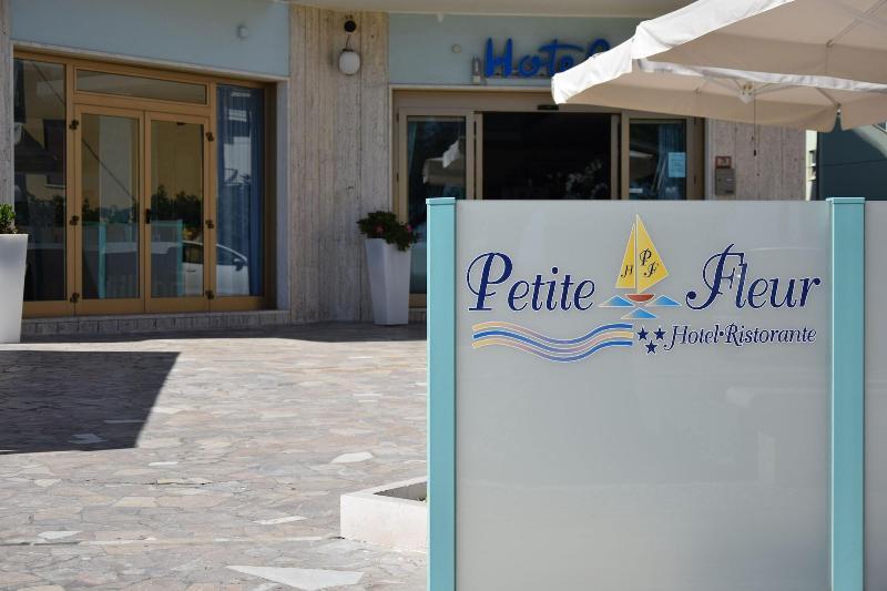 Hotel Petite Fleur Alba Adriatica Exteriér fotografie