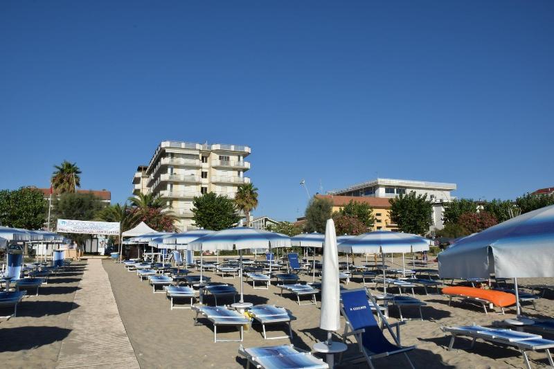 Hotel Petite Fleur Alba Adriatica Exteriér fotografie