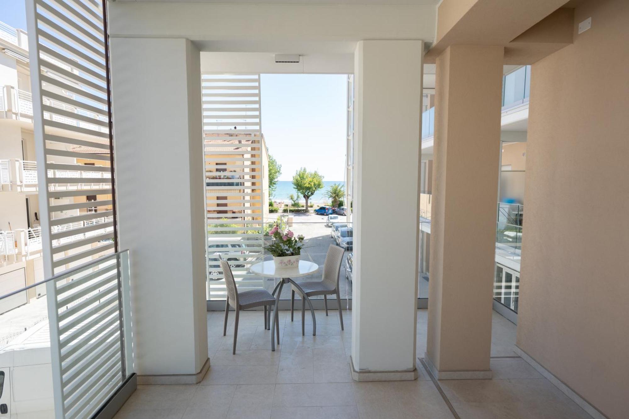 Hotel Petite Fleur Alba Adriatica Exteriér fotografie