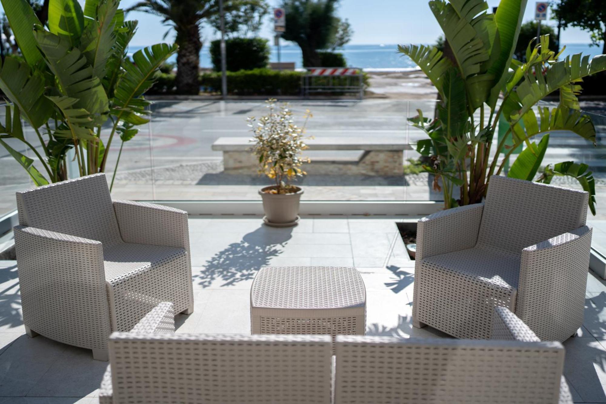 Hotel Petite Fleur Alba Adriatica Exteriér fotografie