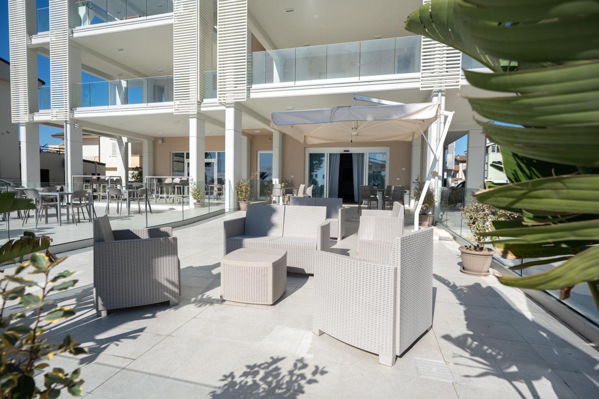 Hotel Petite Fleur Alba Adriatica Exteriér fotografie