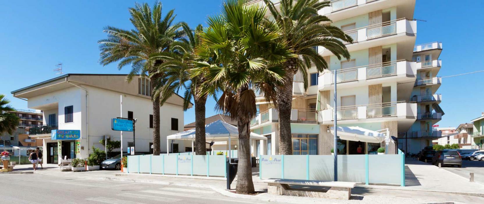 Hotel Petite Fleur Alba Adriatica Exteriér fotografie